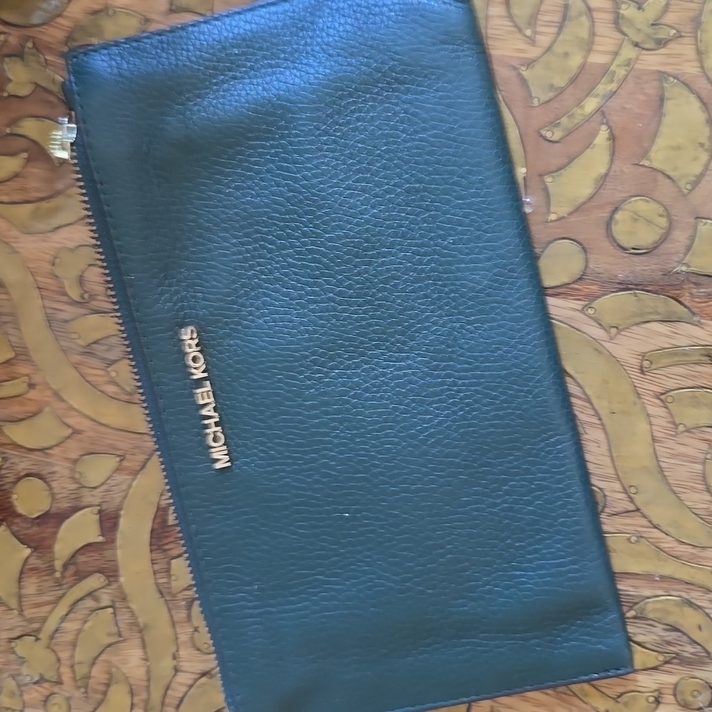 MICHAEL KORS WRISTLET BAG